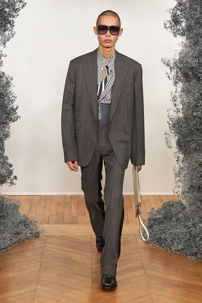 Look 25